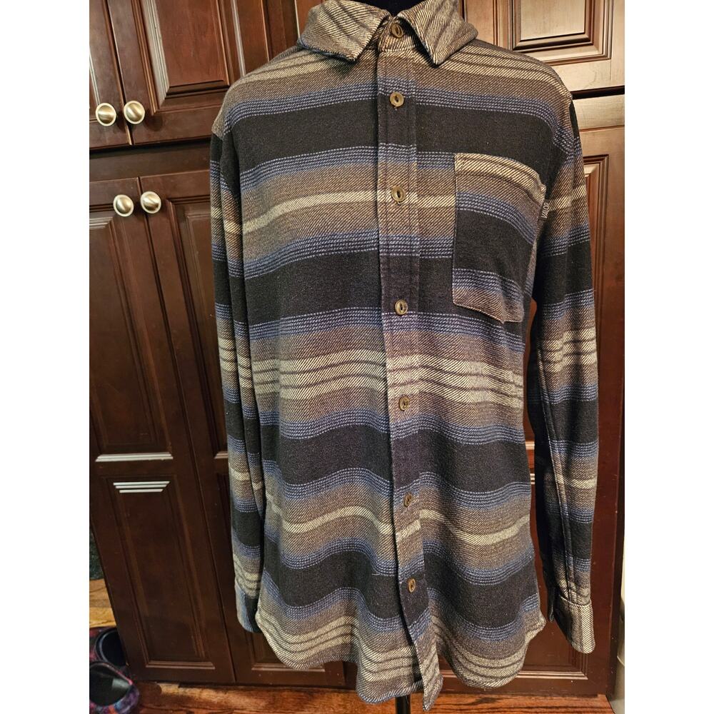 Valor Collective Flannel Shirt Mens Small Long Sleeve Button Up Striped